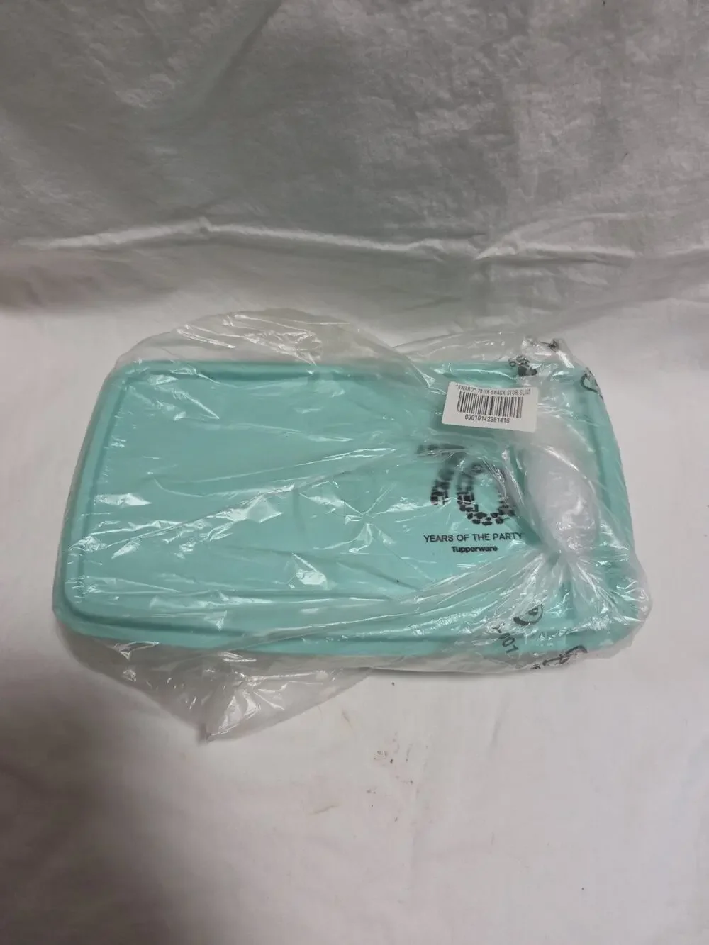 Tupperware Snack Stor Slim Deli Keeper Container 2.5-cup Light Blue Seal New